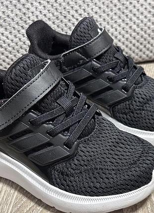 Оригінальні кросівки adidas на хлопчика