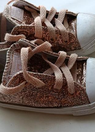 Converse  all star p. 24. 6