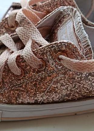 Converse  all star p. 24. 3