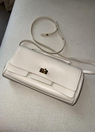 Сумка кольору слонова кістка у стилі balenciaga