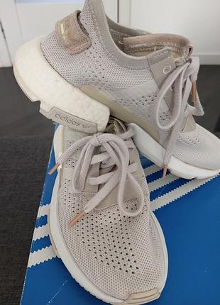 Кросівки adidas оригінал,одягнути кілька разів стан ідеальний,