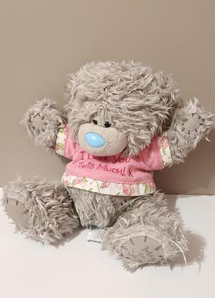 Коллекционный пушистый медвежонок me to you (tatty teddy)  фирменным голубым носом и заплатками, одетый футболку с надписью «i love you this much!»