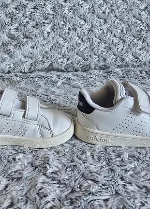 Кеди кросівки adidas 22 розмір 13 см білого кольору
