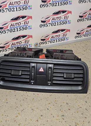 Дефлектор торпеди салону центральний skoda fabia 2,шкода фабія 2 5j0820951