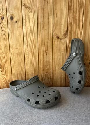 Чоловічі сірі тапки сланці шльопанці сандалі крокси crocs