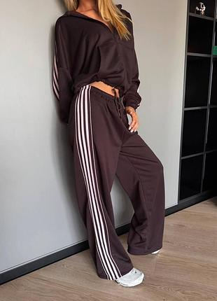 Стильный спортивный костюм