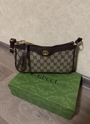 Сумка gucci у стилі baguette