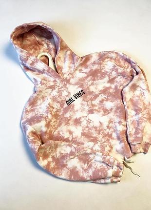 Худі tie-dye "girl vibes" (пудрово-рожеве)
​ніжне та стильне худі з популярним принтом tie-dye у пудрово-рожевих та білих тонах.