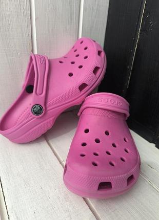 Дитячі рожеві крокси crocs crocs m4 w2 33 розмір крокс тапки шльопанці клоги сабо сандалі босоніжки