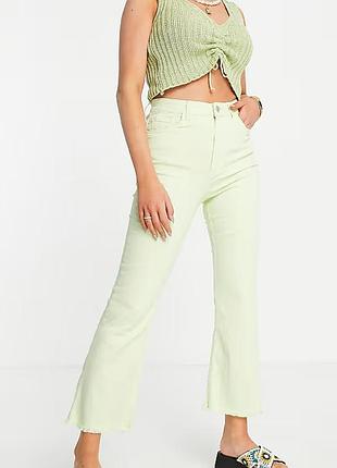 Джинси stradivarius з потертим низом укорочені 46