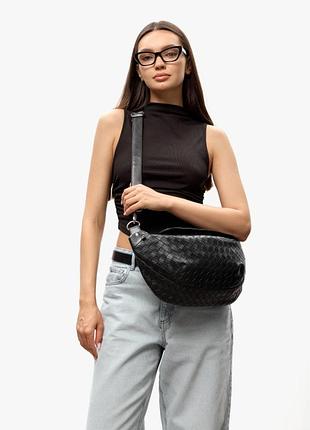 Женская сумка бананка через плечо sambag weave черная