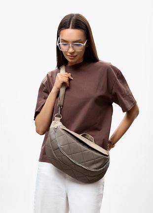 Женская сумка бананка через плечо sambag weave серая