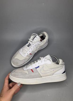 Білі кросівки nike squash-type