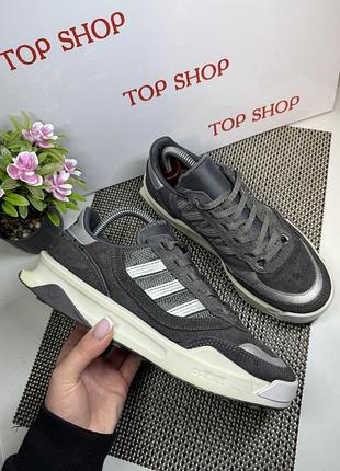 Оригінальні кросівки adidas