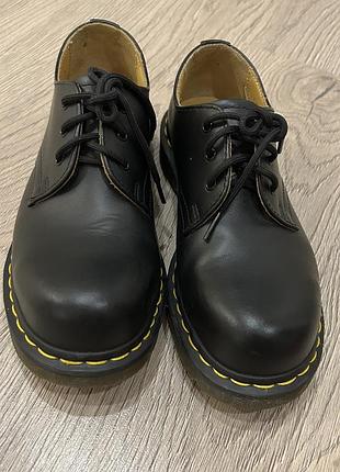 Dr. martens 1925 чорні шкіряні туфлі на шнурівці