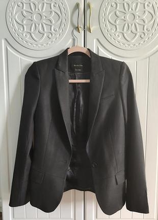 Черный женский приталенный пиджак с маленькими карманами massimo dutti