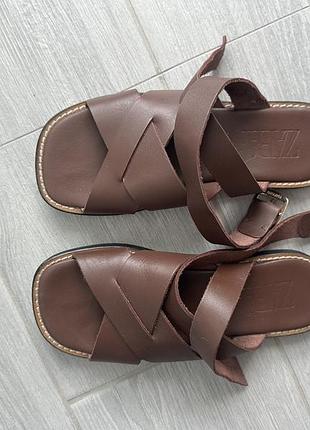 Шкіряні босоніжки zara
