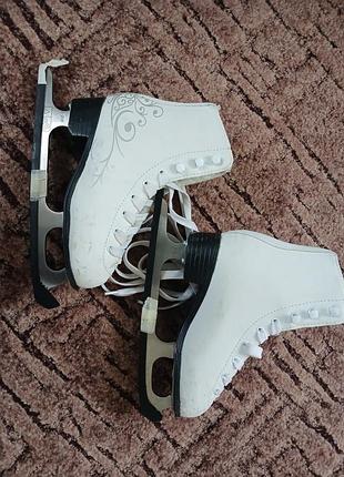 Женские фигурные коньки bladerunner allure w (rollerblade), мягкая внутренняя подкладка и комфорт при катании на коньке, размер 31.