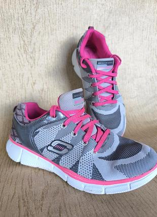 Женские кроссовки skechers