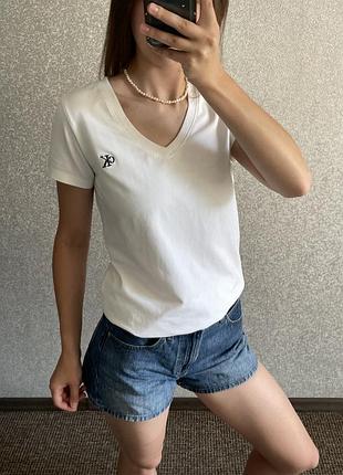 Calvin klein футболка з v-подібним вирізом