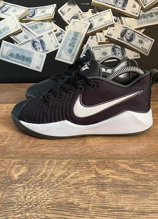 Кросівки, nike, дитячі, мають чорний колір, розмір 36,5, розмір устілки 23,5 сантиметрів
