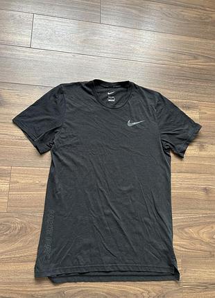 Чоловіча спортивна футболка nike pro