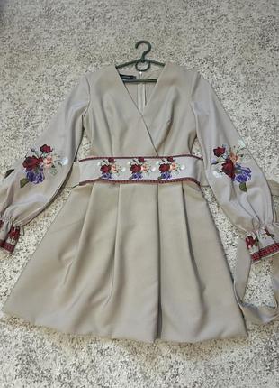 Сукня з квітами