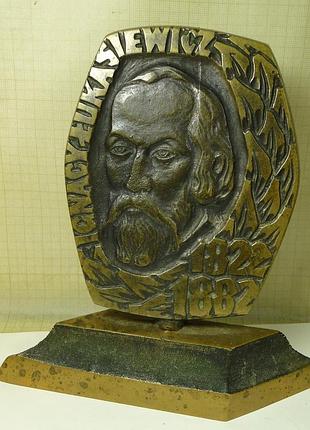 Бронзовий барельєф ігнація лукасевича