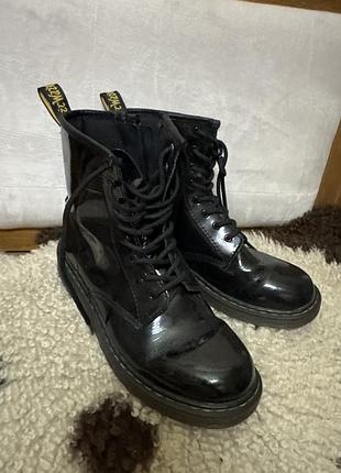 Ботинки женские dr.martens с дефектом лаковые