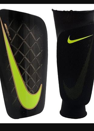 Футбольні щитки nike mercurial lite.