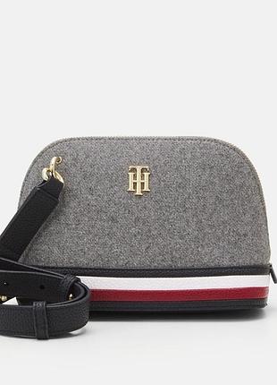 Стильна фірмова сумочка крос-боді tommy hilfiger