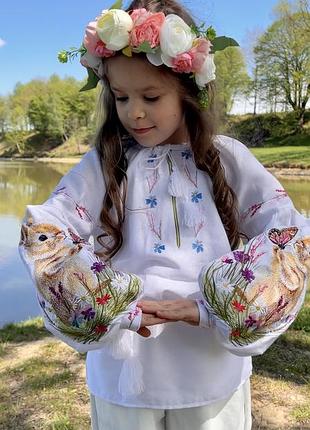 Вишиванка вишита блузка сорочка для дівчинки з зайчиком