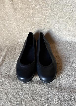 Туфли-балетки crocs grace flat. натуральная кожа. р. 8,5