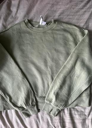 Укорочений теплий оливковий світшот h&m divided / кроп кофта хакі з начосом
