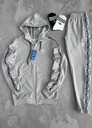 Костюм adidas лампас: зп худи штаны
2 пары носков в подарок!