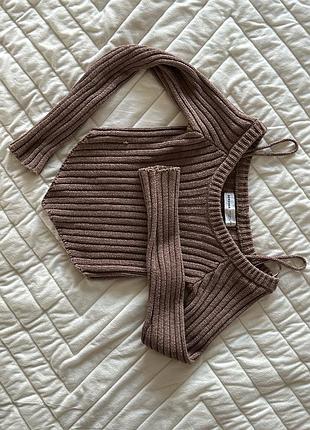 Светр обтягуючий коричневий bershka xs