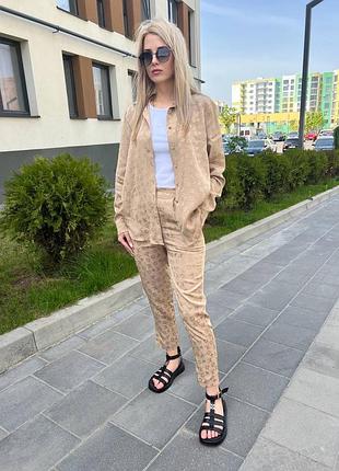 Костюм жіночий