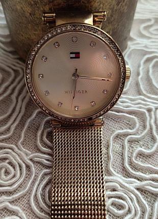 Женские часы Tommy hilfiger th.273.3.34.2336s золотистого цвета.