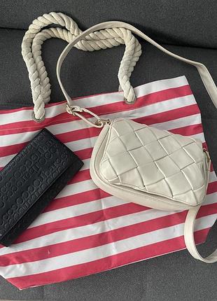 Продам комплектом, сумочку, пляжную сумочку и кошелек.