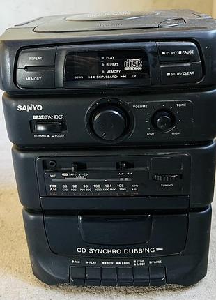Магнітола sanyo з cd, касетою та радіо