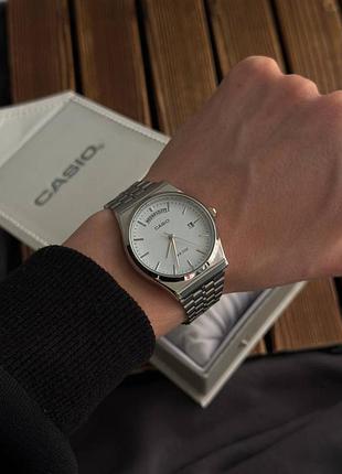 Годинник casio