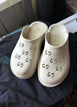 Оригінальні гумові сабо мюлі gucci з чеком та коробкою / розмір 37 / 23.5 см