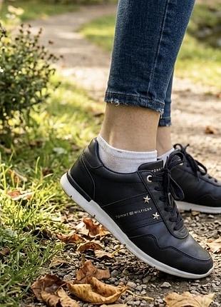 Шкіряні жіночі кросівки tommy hilfiger (оригінал) — темно-сині 39