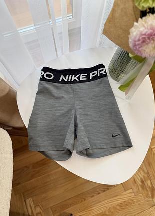 Сірі спортивні шорти nike pro