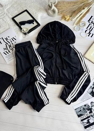 Велюровый спортивный костюм adidas