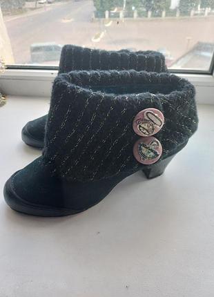 Эксклюзивные замшевые ботильоны irregular choice "say yes!", размер 41 (стелька 26.5 см)