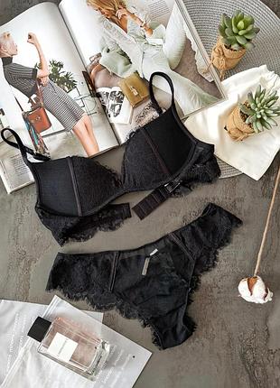 Красивий комплект білизни з пушап від intimissimi