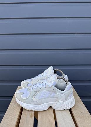 Кросівки adidas yung-1