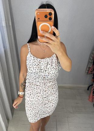 Гарна сукня