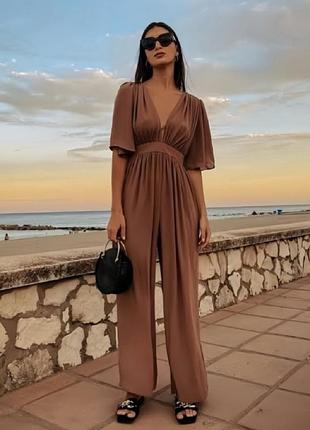 Комбинезон zara с v-образным вырезом